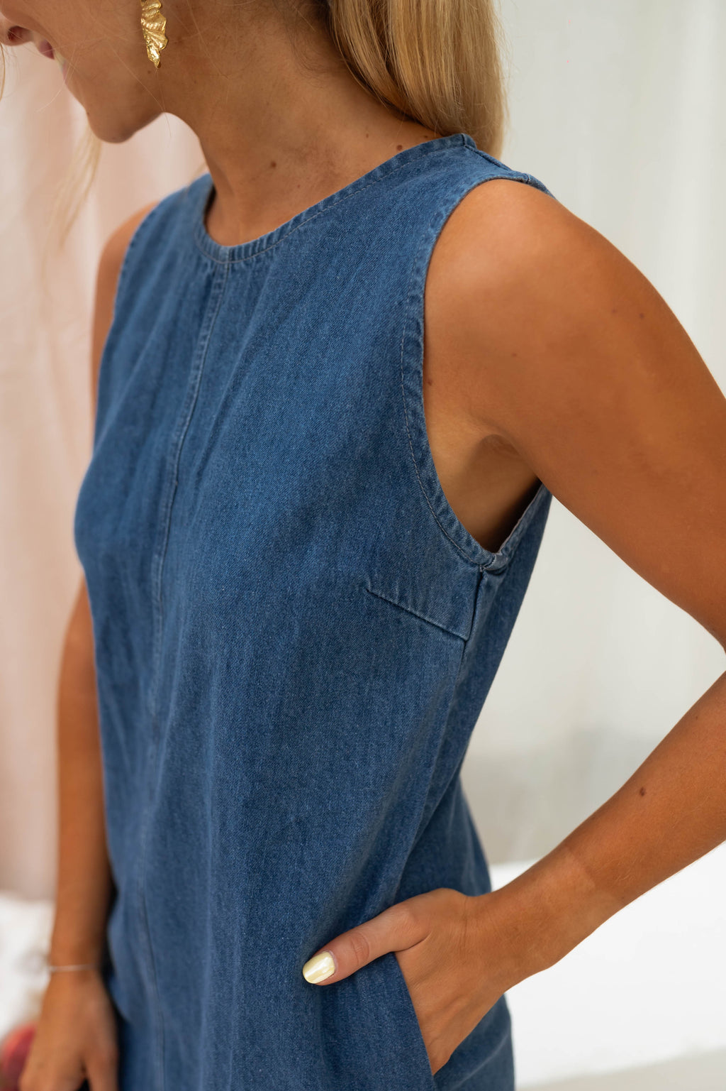 dress jean Denim Mini Dress with Crewneck, Bow Tie Back, Side Pockets & Straight Loose Fit – Antoina Dress by EASY CLOTHES – Size M