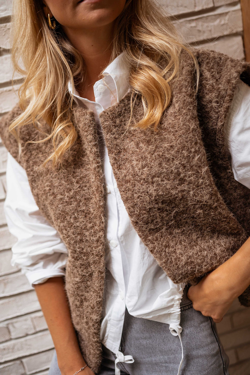 トップス eimy istorie / CONSCIOUS TAILORED GILET Chocolate Lander Sleeveless Cardigan – Easy Clothes North America