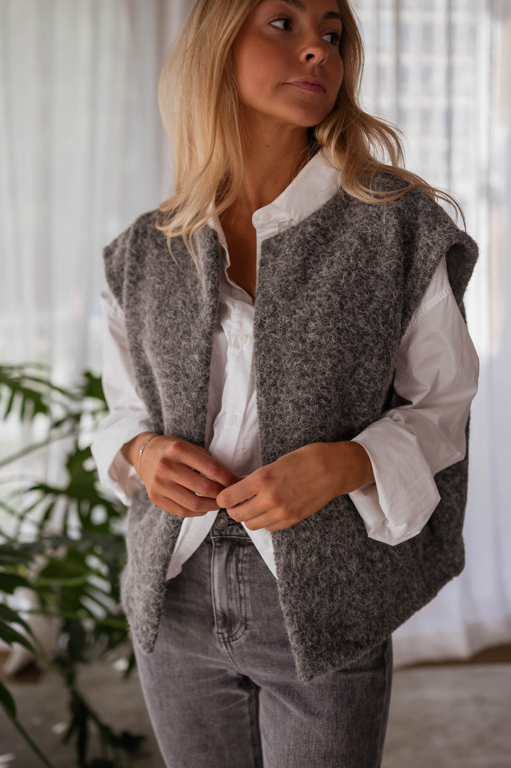 Grey Lander Sleeveless Cardigan – Easy Clothes North America