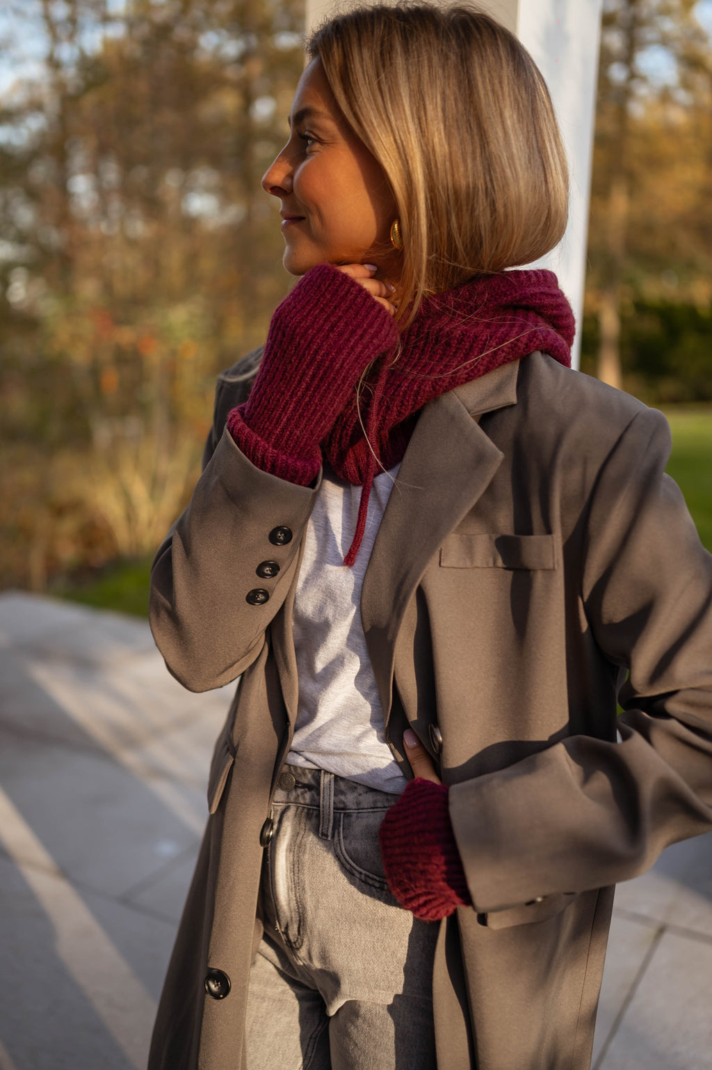 Burgundy Roann Mittens – Easy Clothes North America