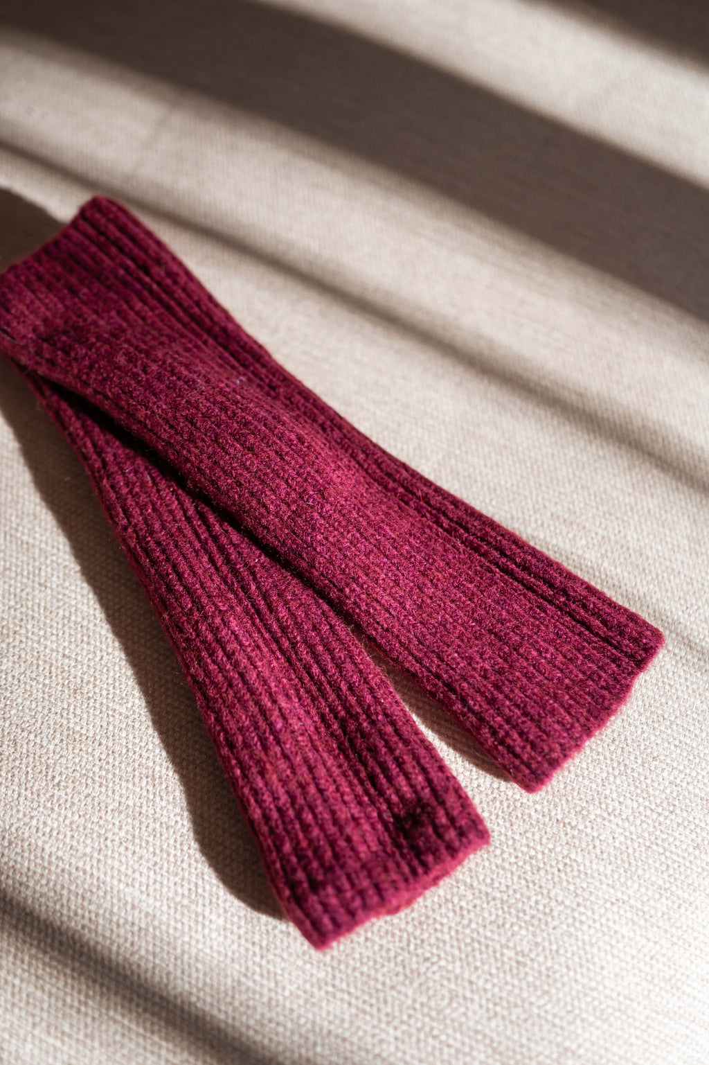 Burgundy Roann Mittens – Easy Clothes North America
