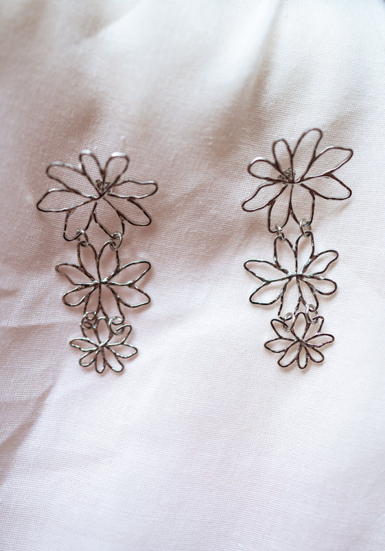 Silvery Amiel Earrings