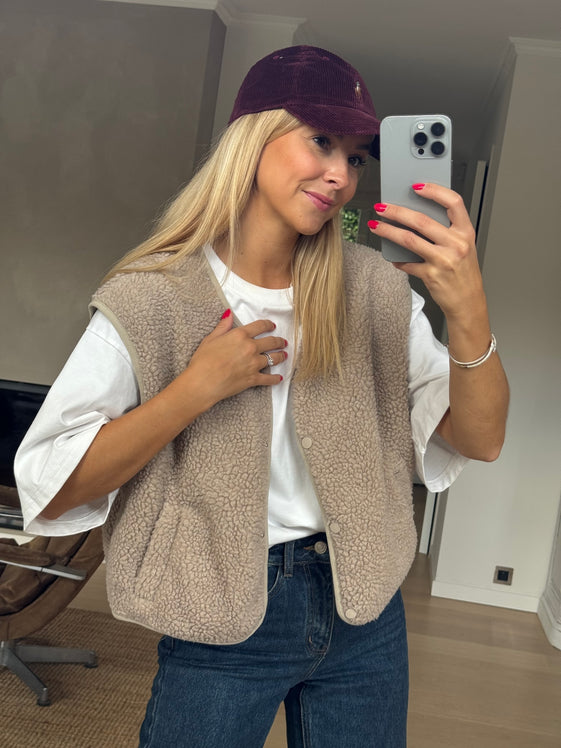 Beige Taoh Vest – Easy Clothes North America