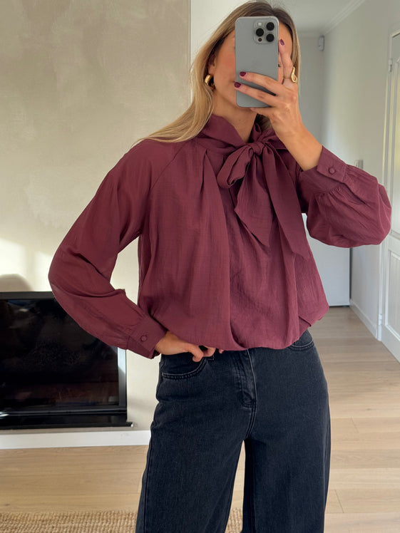 Burgundy Collared Blouse with Tie, Long Sleeves & Elastic Hem – Pavel Blouse by EASY CLOTHES – Size L