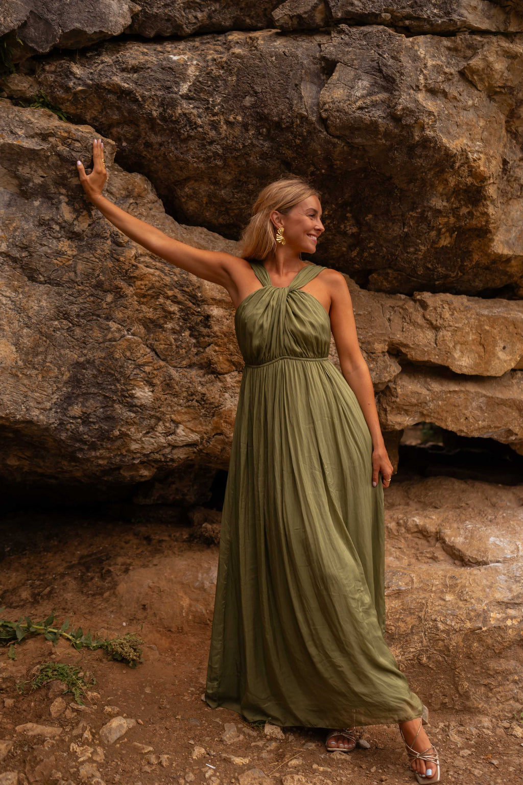 green flow dress Silk Floria Sweater Long Dress This flirty dress has Plus Size Black White Silk Satin Colors:Dusty rose